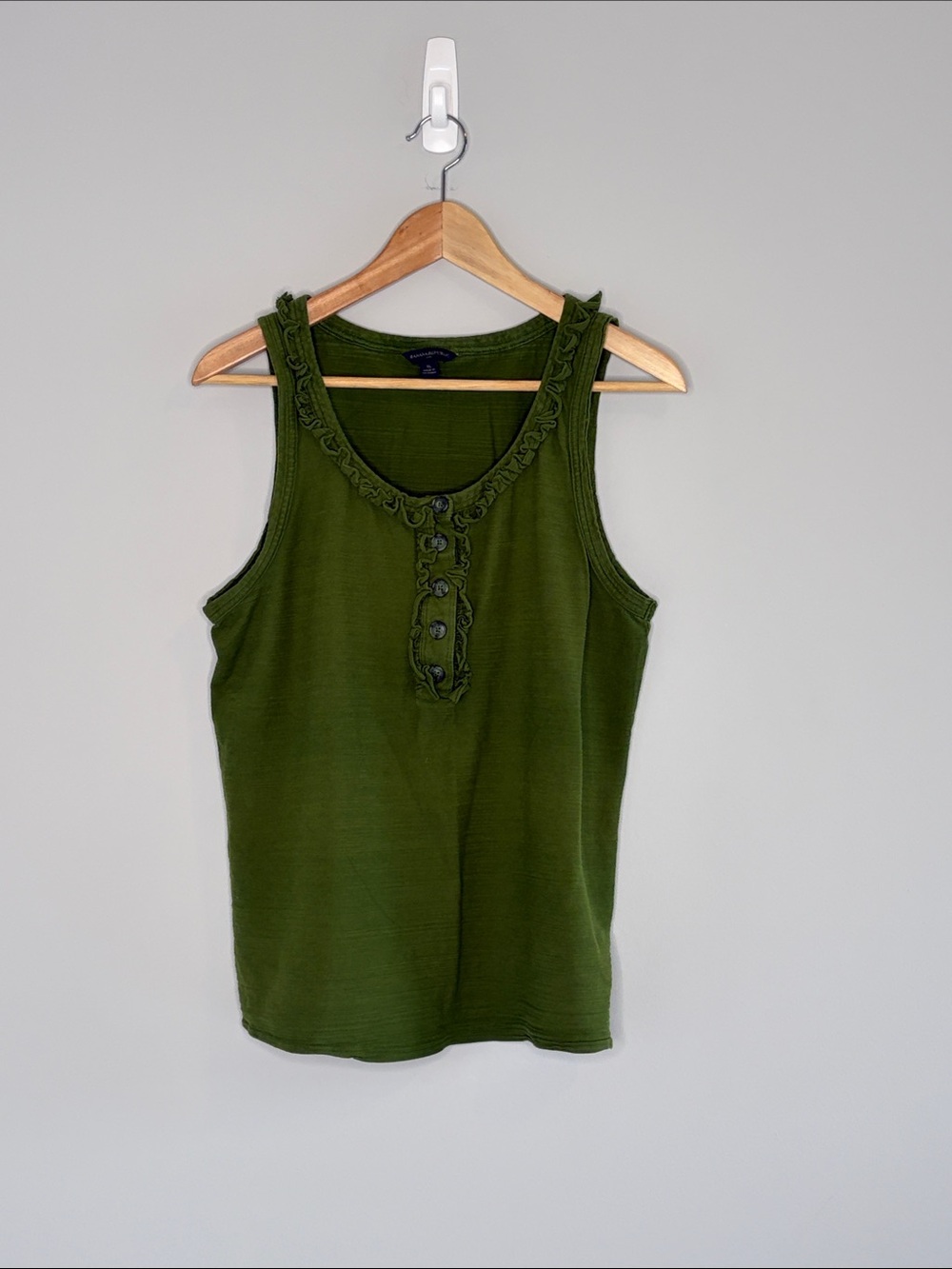 Banana Republic Olive Green Ruffle Henley Tank Size XL Summer